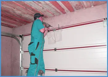 United Garage Door Center Line, MI 586-473-1524 - door-maintaince-15-05m